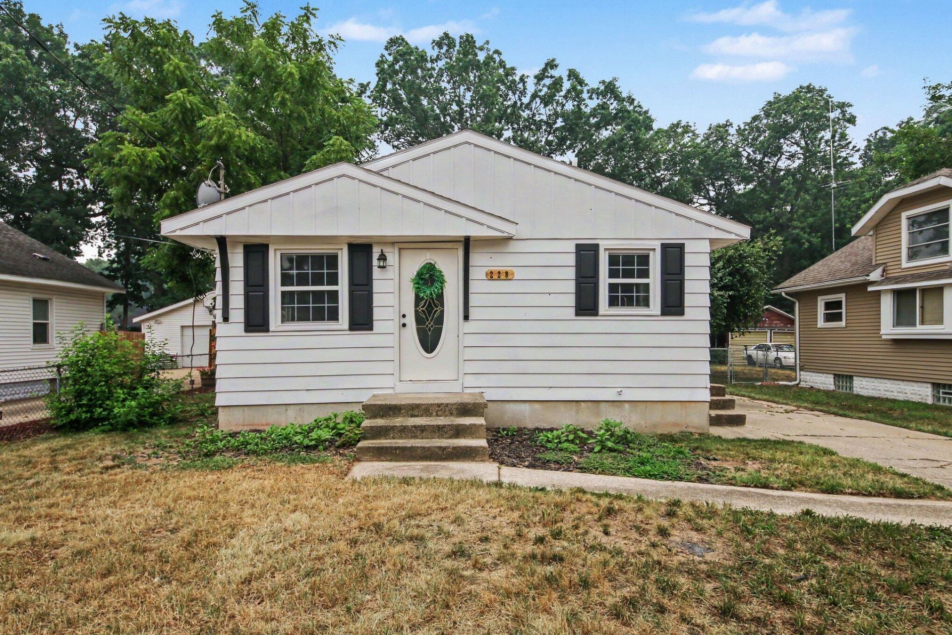 228 Jean Street Sw, Wyoming, MI 49548 Main Photo