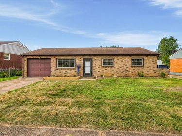 2446 Regentview Street NE, Canton, OH 44705