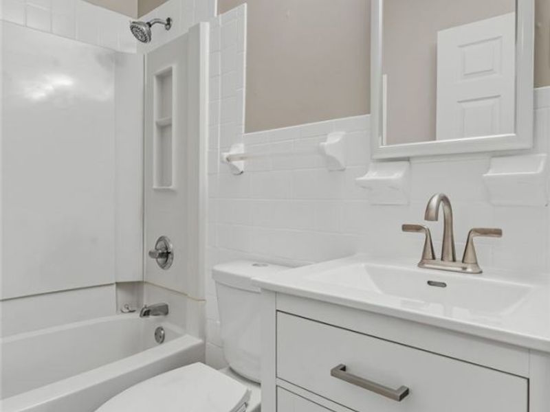 2446 Regentview Street NE, Canton, OH 44705 Photo 16