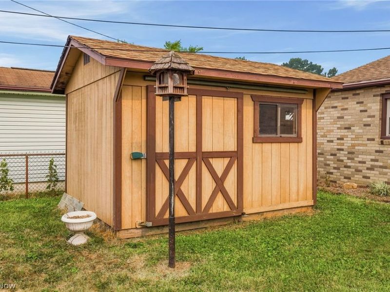 2446 Regentview Street NE, Canton, OH 44705 Photo 18
