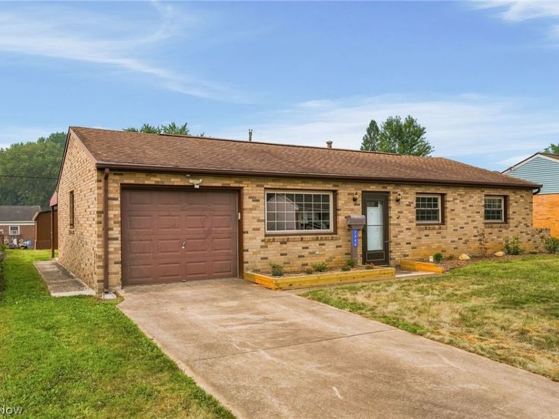2446 Regentview Street NE, Canton, OH 44705 Photo 3