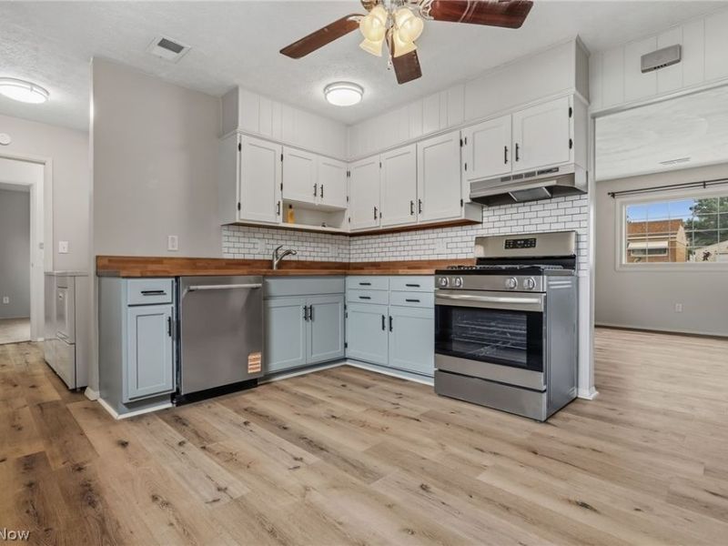 2446 Regentview Street NE, Canton, OH 44705 Photo 7