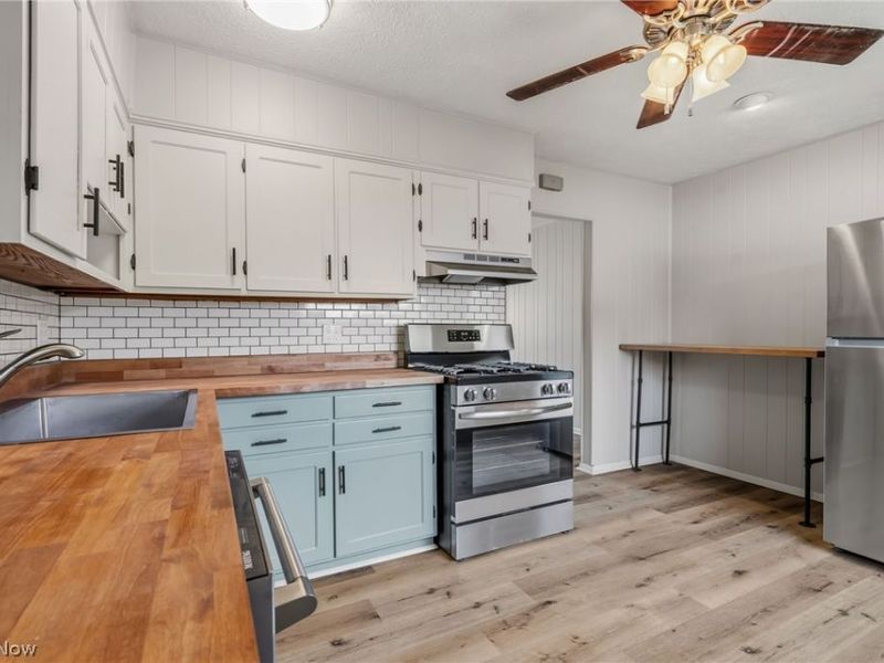 2446 Regentview Street NE, Canton, OH 44705 Photo 8
