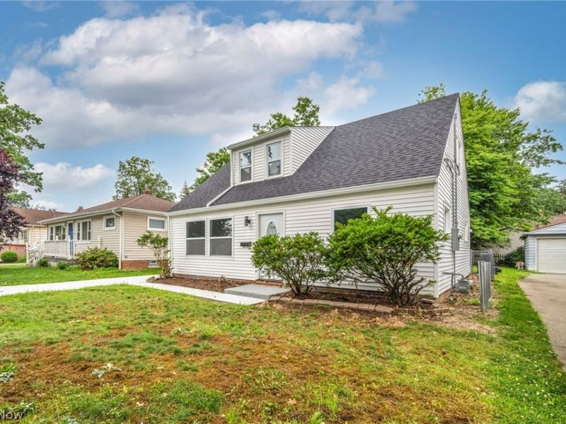 23928 Knickerbocker Road, Bay Village, OH 44140 Photo 2