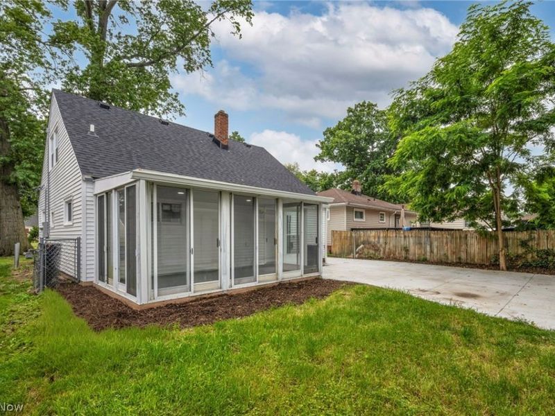 23928 Knickerbocker Road, Bay Village, OH 44140 Photo 4