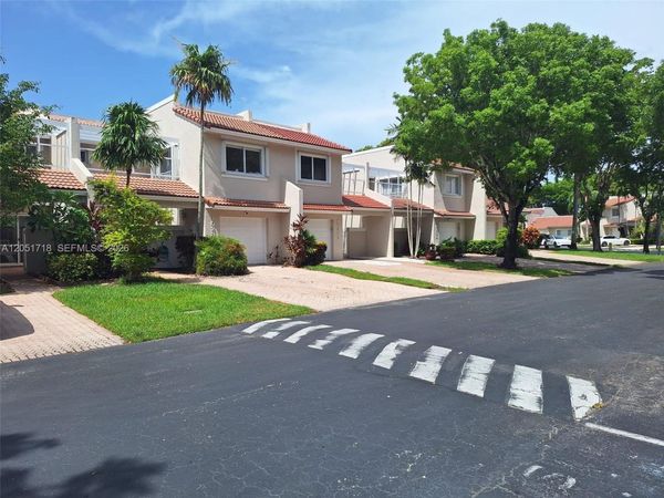10241 NW 52nd Ter, Doral, FL 33178
