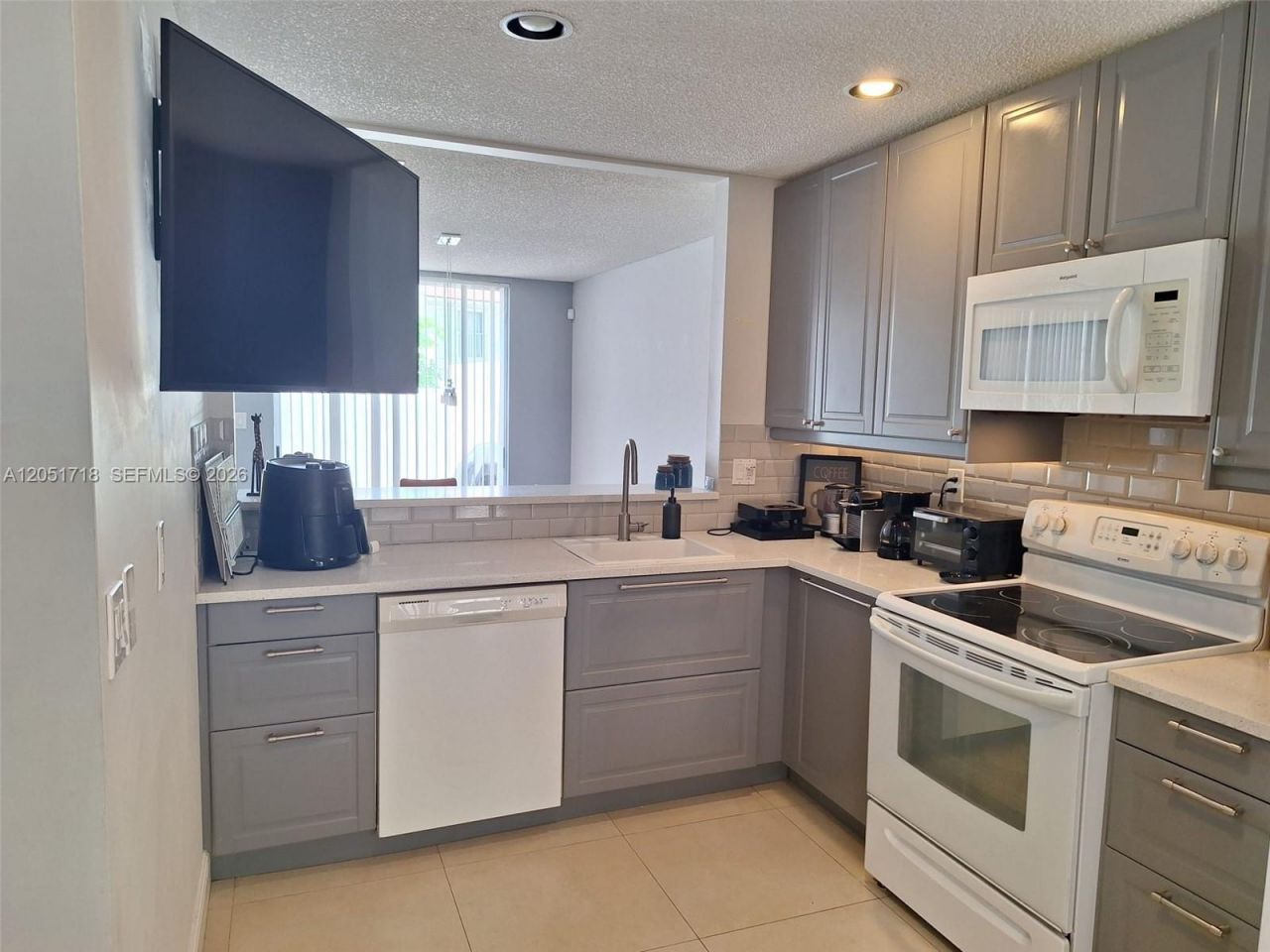 10241 NW 52nd Ter, Doral, FL 33178 Photo