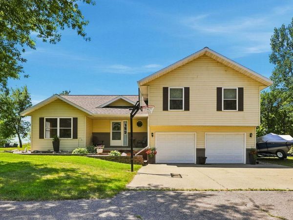 1595 57th Avenue NW, Willmar, MN 56201