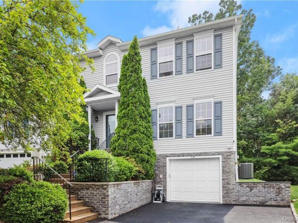 15 Wimbledon Court, White Plains, NY 10607