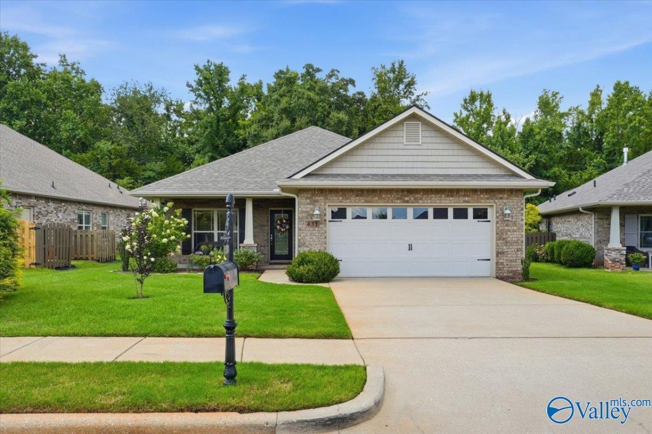 431 East Mossyleaf Drive Sw, Huntsville, AL 35824 Main Photo