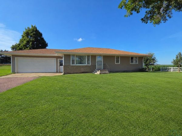 31367 310th ST, Hinton, IA 51024