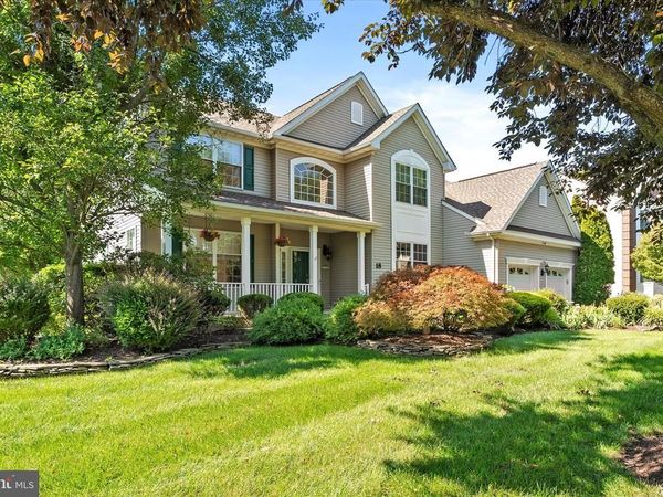18 LOCKEWOOD LANE, EAST WINDSOR, NJ 08520
