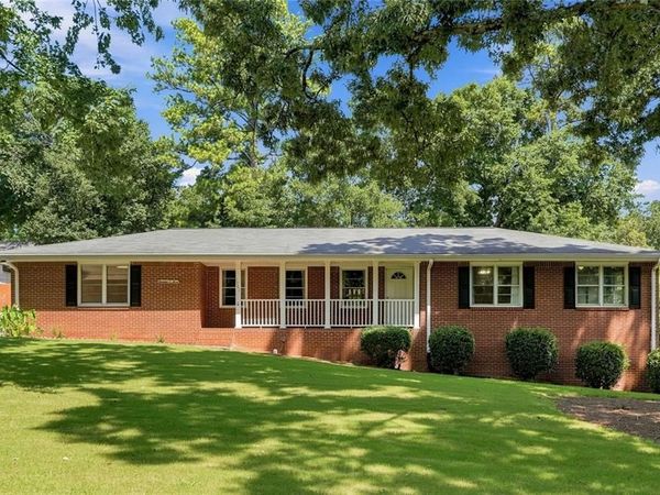 1303 Mohawk Drive , Lawrenceville, GA 30043