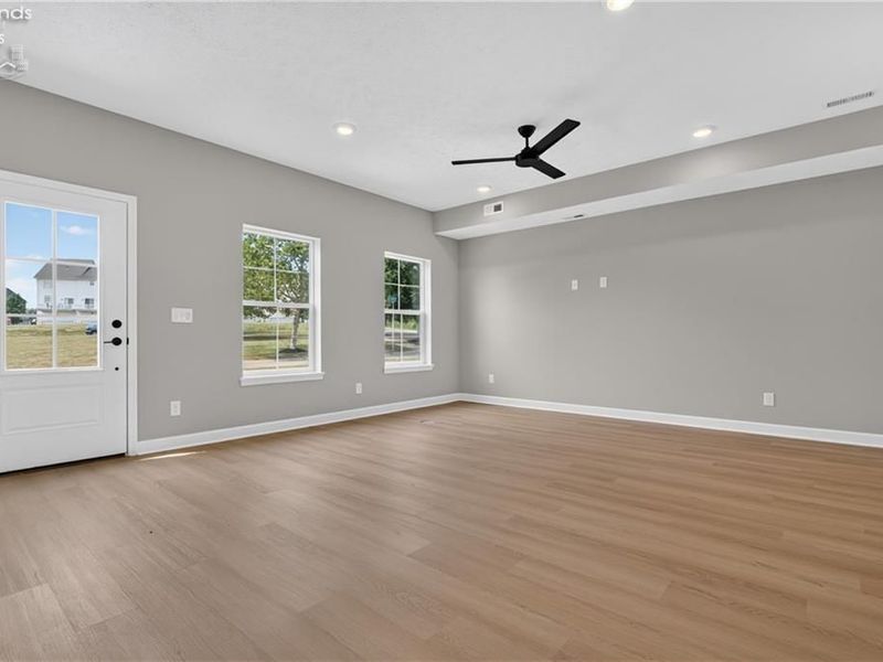 469 Harbor Lane, Lorain, OH 44052 Photo 19