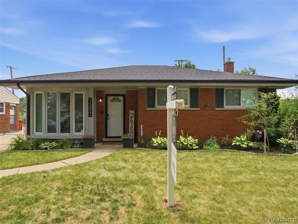15222 Elderwood Street, Roseville, MI 48066