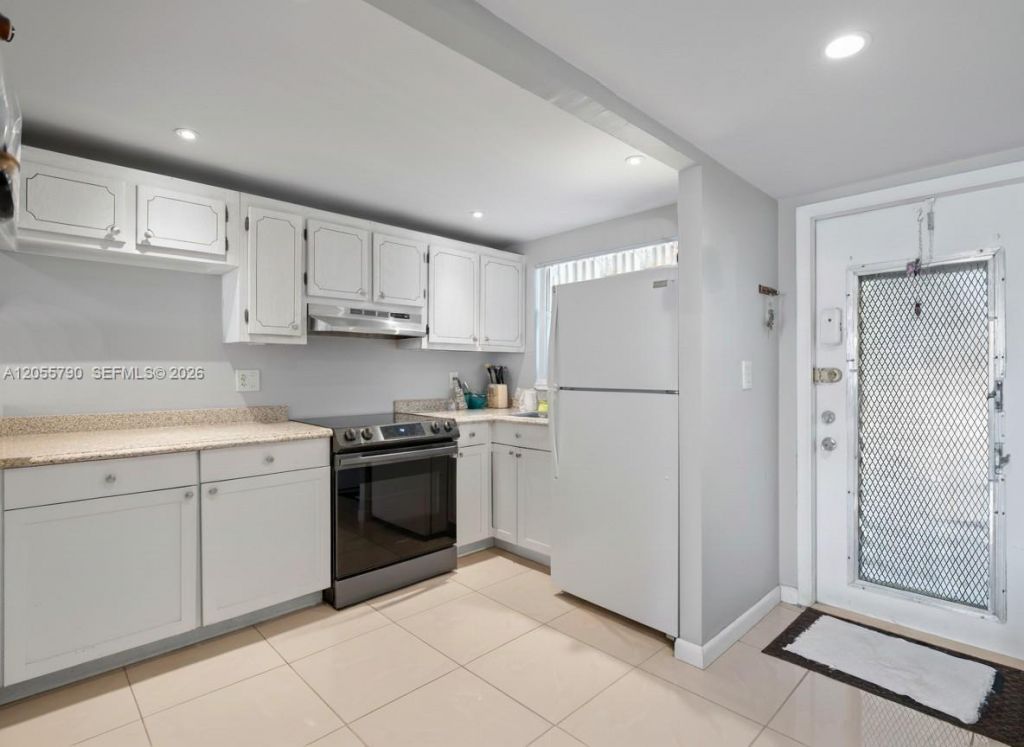 8600 Sunrise Lakes Blvd , Unit 201, Sunrise, FL 33322 Photo