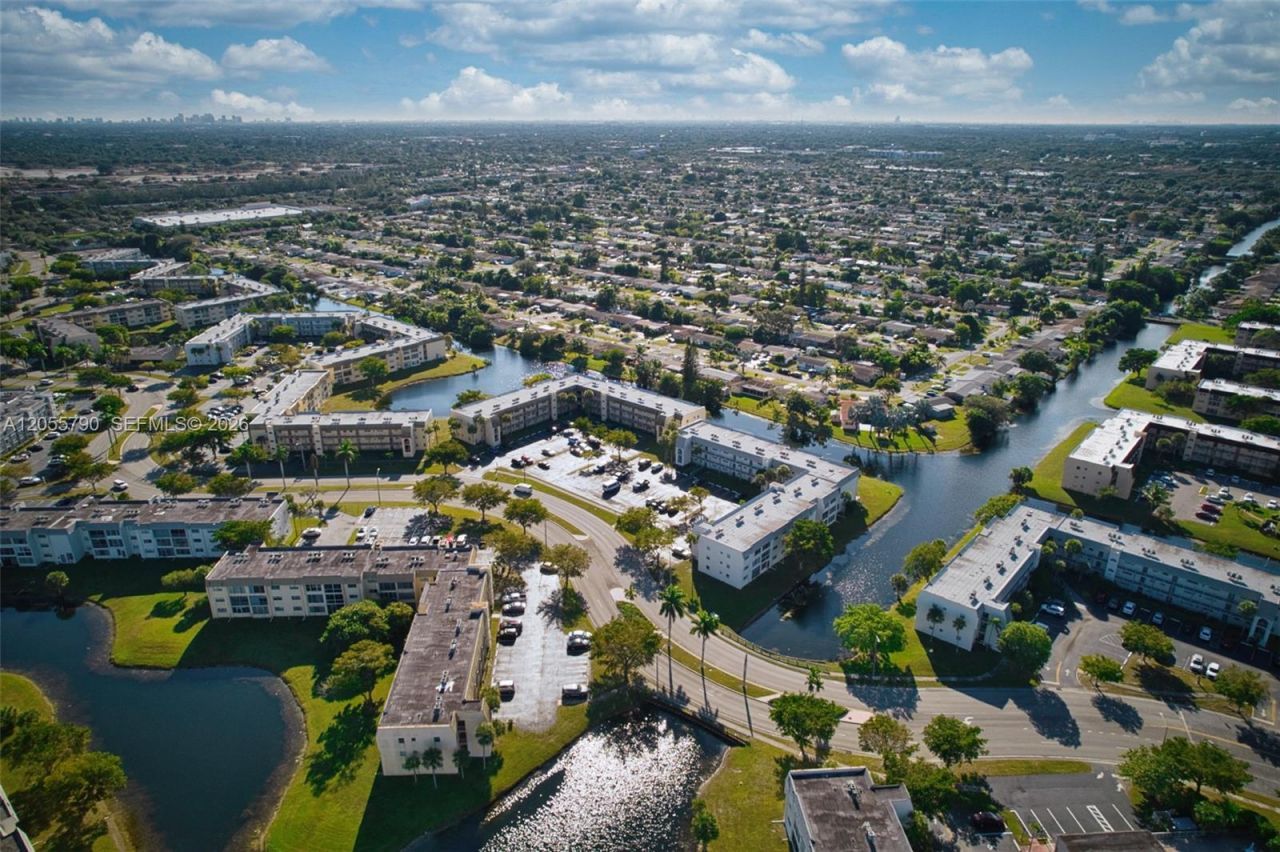 8600 Sunrise Lakes Blvd , Unit 201, Sunrise, FL 33322 Photo