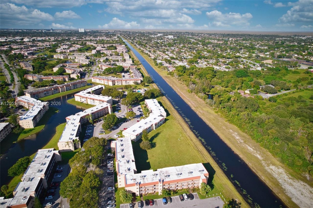 8600 Sunrise Lakes Blvd , Unit 201, Sunrise, FL 33322 Photo