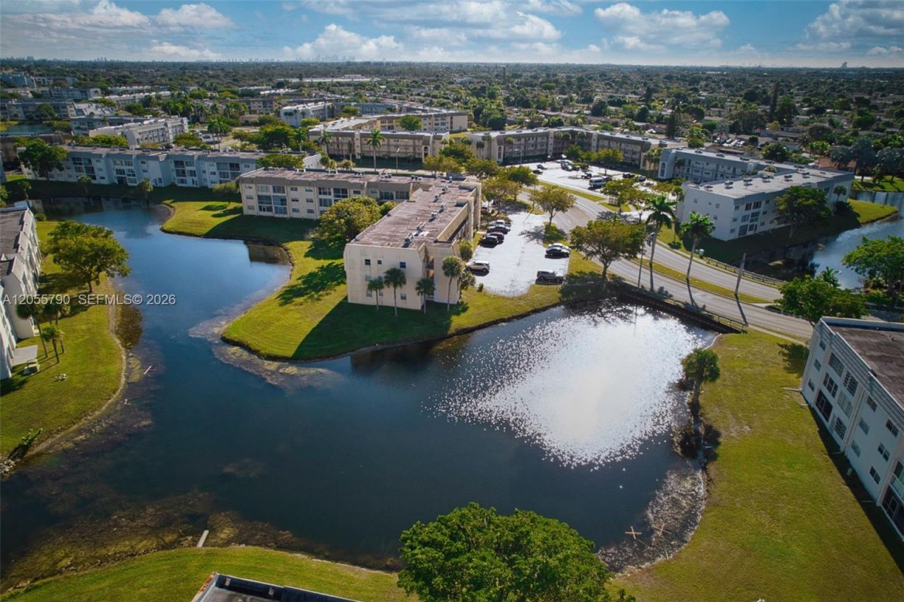 8600 Sunrise Lakes Blvd , Unit 201, Sunrise, FL 33322 Photo