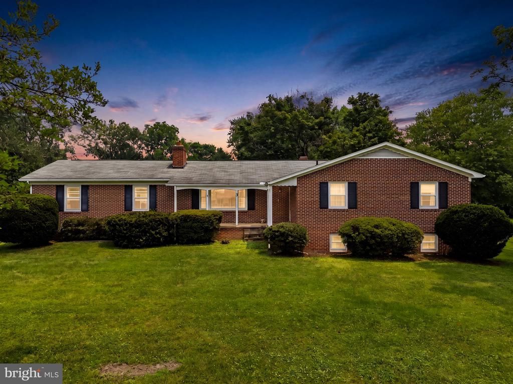 3 S Hughes Street, Hamilton, VA 20158 Main Photo