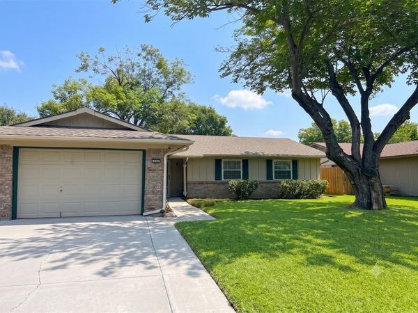 606 Oxford Park , Garland, TX 75043