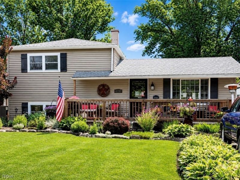 905 West Drive, Sheffield Lake, OH 44054 Photo 1