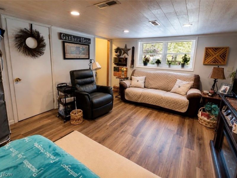 905 West Drive, Sheffield Lake, OH 44054 Photo 17