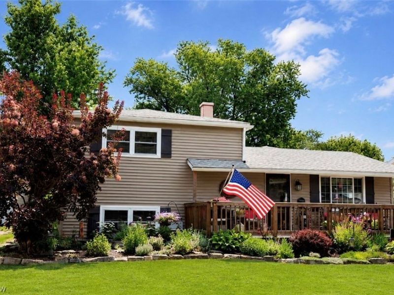 905 West Drive, Sheffield Lake, OH 44054 Photo 2
