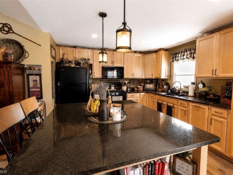 905 West Drive, Sheffield Lake, OH 44054 Photo 8
