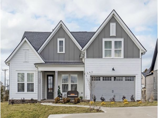 2001 South Byrnes Street , Smyrna, TN 37167
