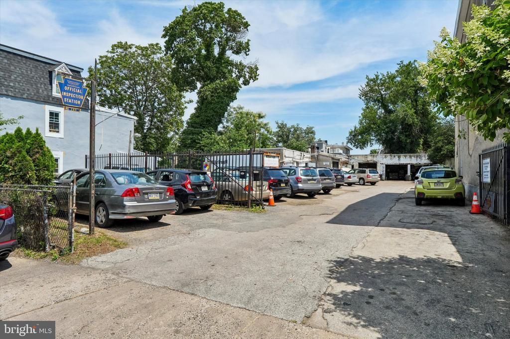 44 E WALNUT LANE, PHILADELPHIA, PA 19144