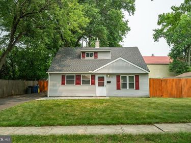 812 RENNARD LANE, MORRISVILLE, PA 19067