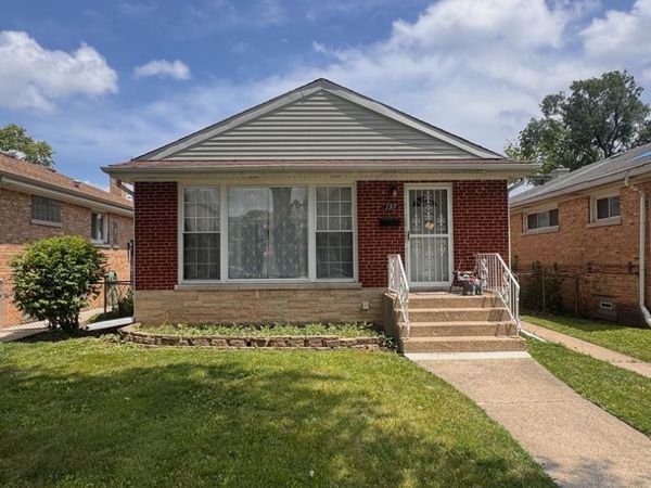 137 Linden Avenue , Bellwood, IL 60104