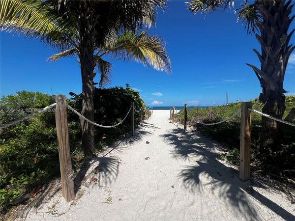 2457 Collins Ave , Unit 402, Miami Beach, FL 33140