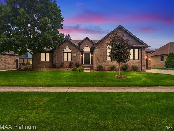 52655 Chestnut Grove Lane, Shelby Twp, MI 48316