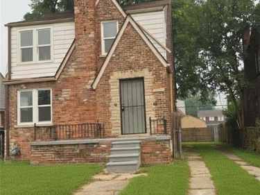 15008 Strathmoor Street, Detroit, MI 48227