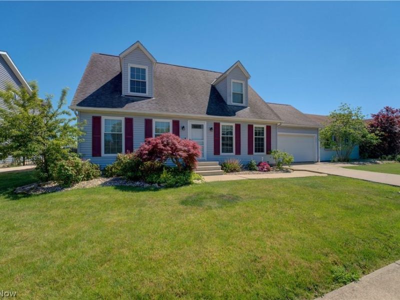6008 Conneaut Light Drive, Vermilion, OH 44089 Photo 2