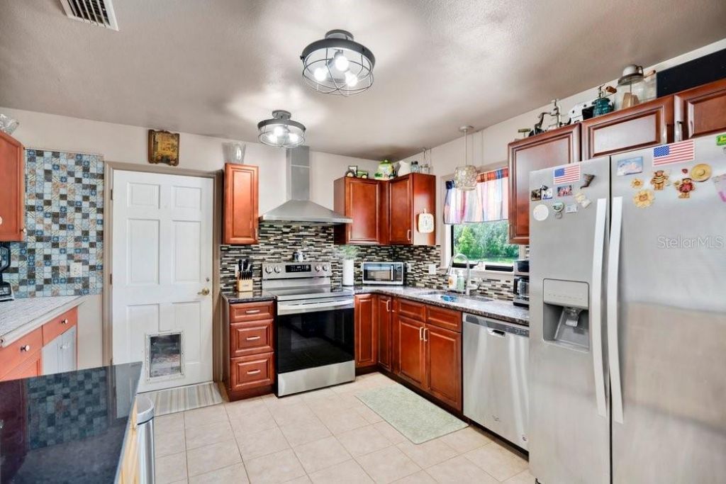 390 N High Street, Lake Helen, FL 32744 Photo