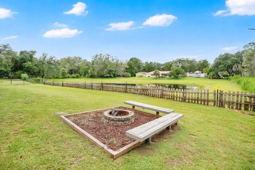 390 N High Street, Lake Helen, FL 32744 Photo