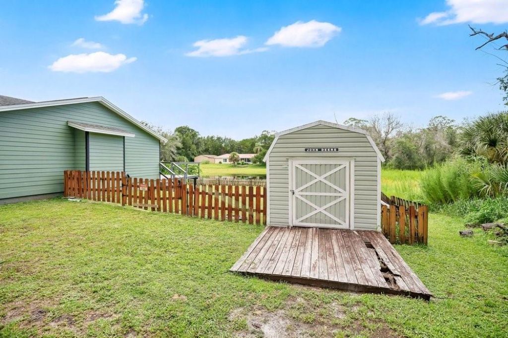 390 N High Street, Lake Helen, FL 32744 Photo