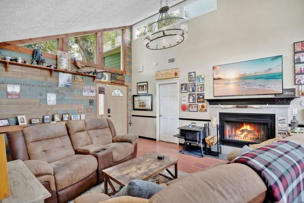 390 N High Street, Lake Helen, FL 32744 Photo