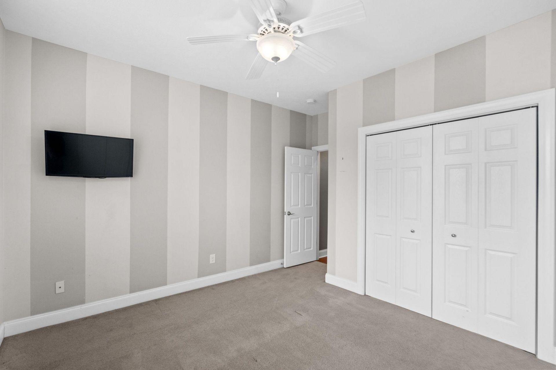 943 Henry James Dr. Photo 37