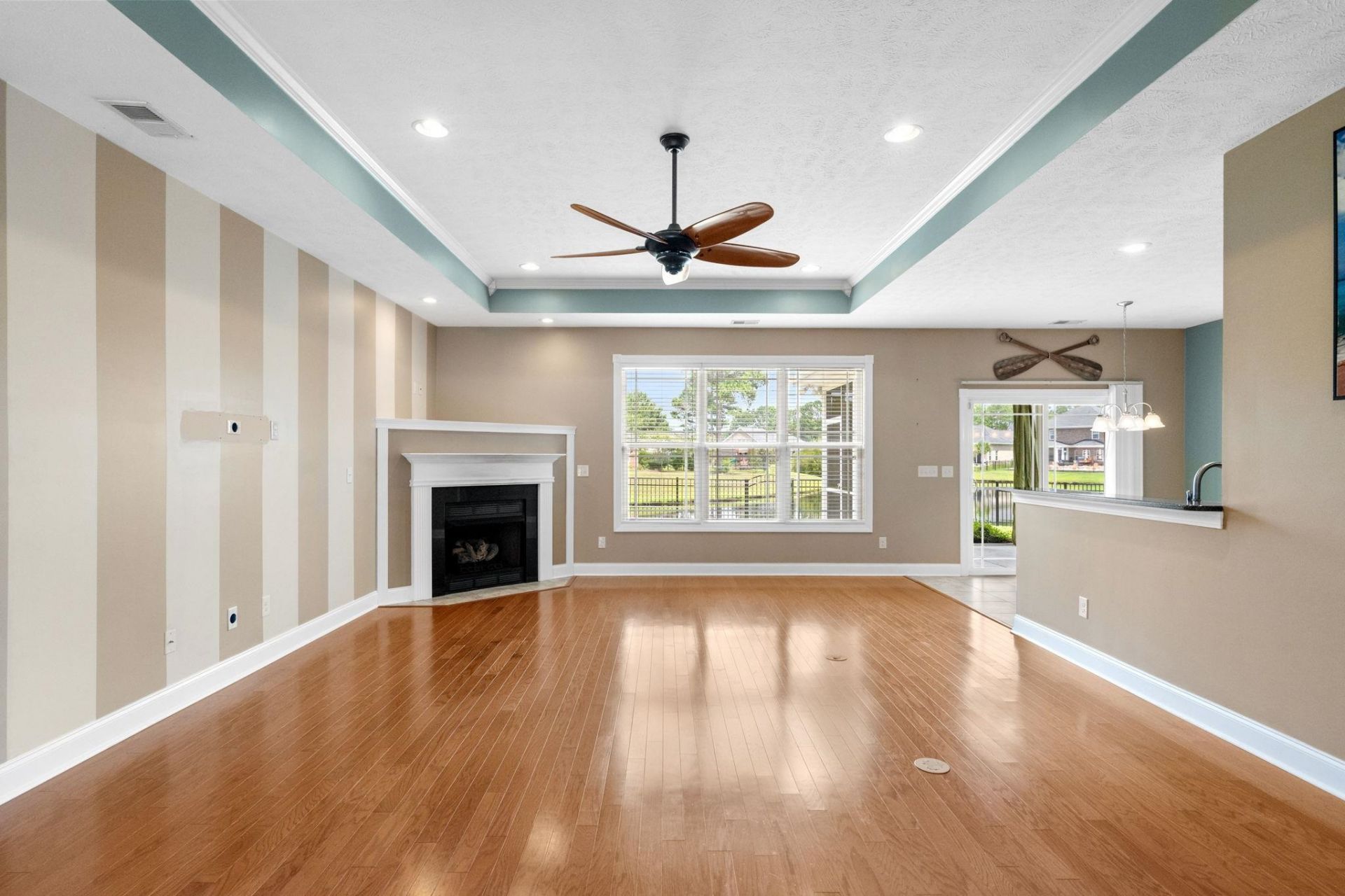943 Henry James Dr. Photo 4
