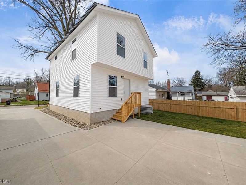 1331 Leonora Avenue, Akron, OH 44305 Photo 2