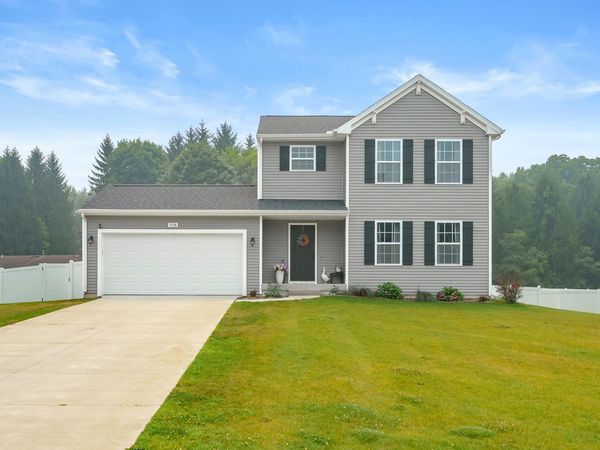 5136 Lake Pines Court, Vicksburg, MI 49097