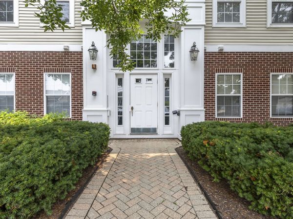 3275 Stratford Court , Unit 2-C, Lake Bluff, IL 60044
