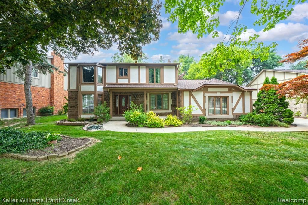 1077 Maple Leaf Drive, Rochester Hills, MI 48309 Main Photo