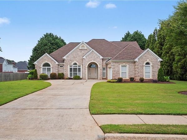 1086 Rowanshyre Circle, Mcdonough, GA 30253