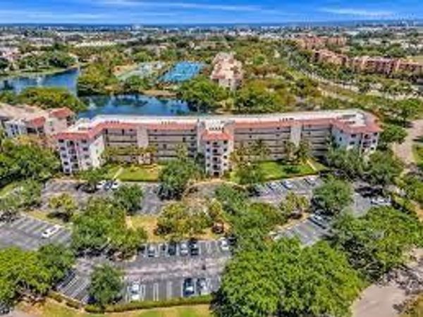 2105 LAVERS Circle, Unit 403, Delray Beach, FL 33444