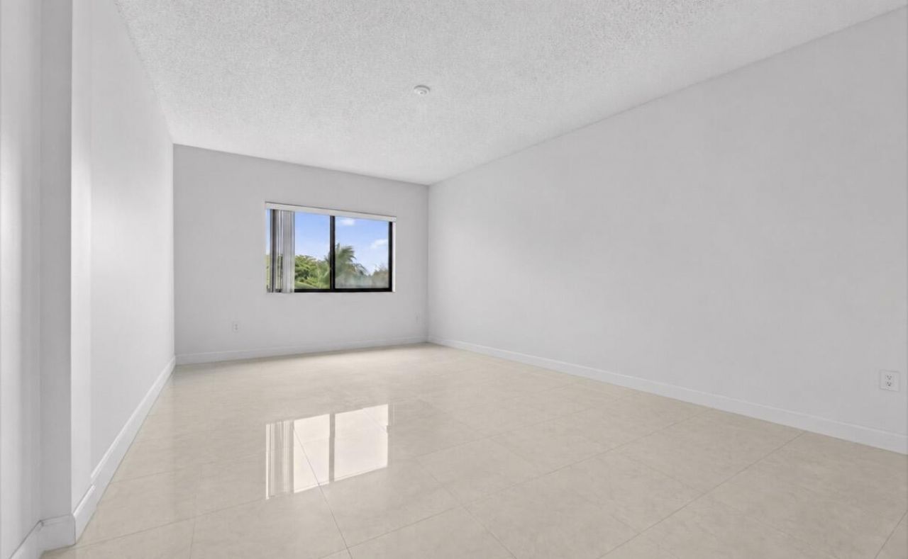 2105 Lavers Circle, Unit 403, Delray Beach, FL 33444 Photo